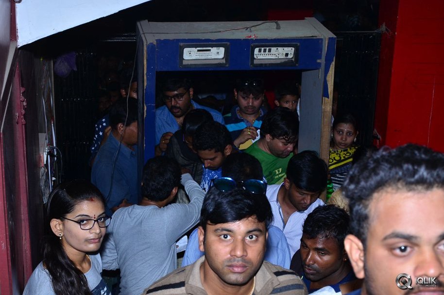 Baahubali-2-Hungama-at-RTC-X-Roads